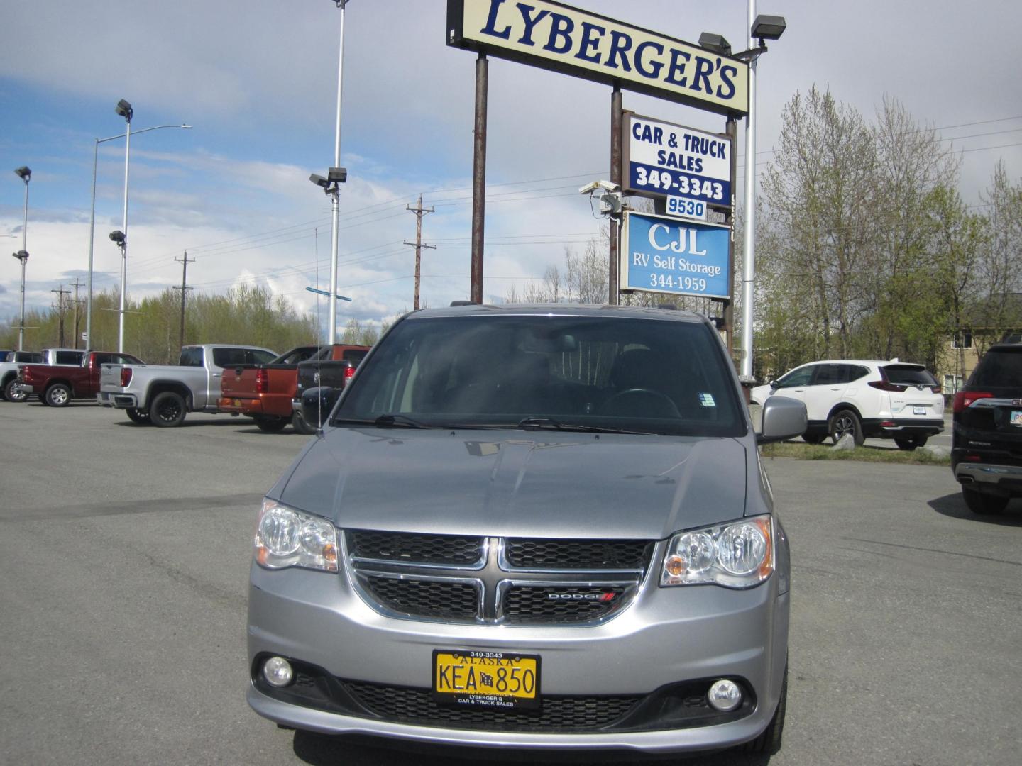 2019 silver /black Dodge Grand Caravan SXT (2C4RDGCG8KR) , located at 9530 Old Seward Highway, Anchorage, AK, 99515, (907) 349-3343, 61.134140, -149.865570 - Low miles on this Dodge Grand Caravan come take a test drive. - Photo#1